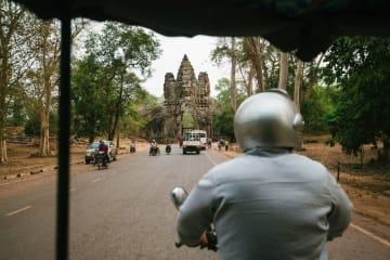Ganztägige Tour mit dem Tuk Tuk zum Angkor Wat Tempel thumbnail