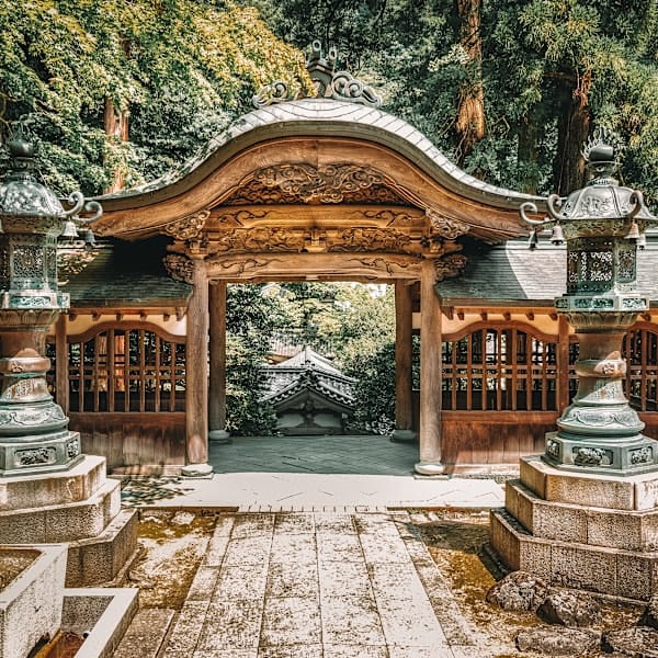 Explore Japan: Highspeed rails and Zen temples